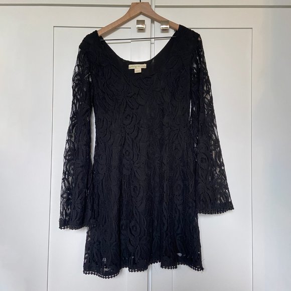 UO Staring at Stars | Black Lace Bell-Sleeved Minidress - Picture 2 of 6